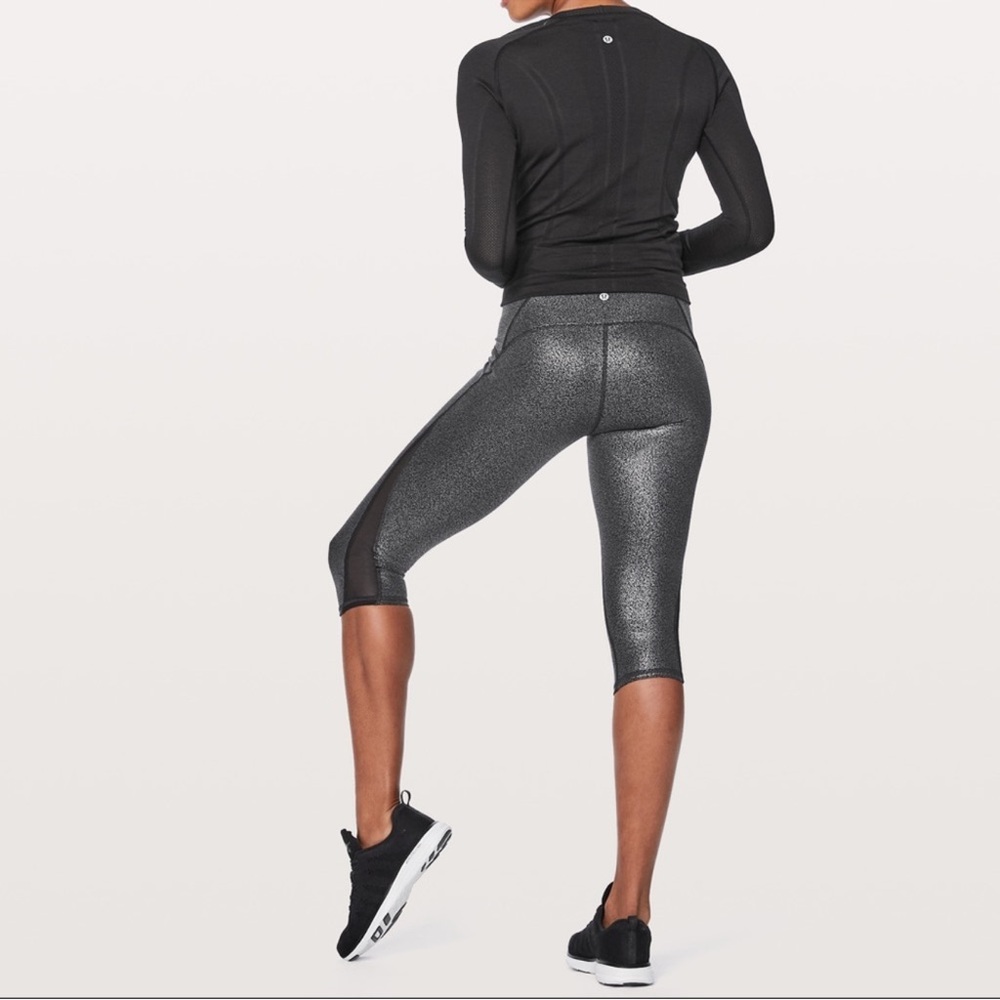 NWOT Lululemon train times crop luminosity foil print black/silver size 8